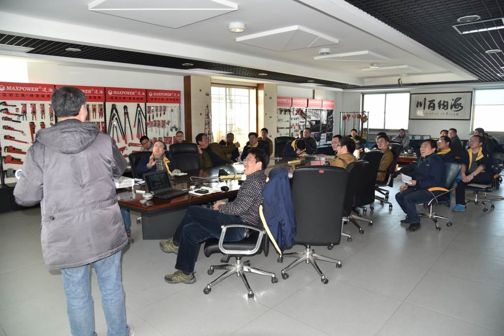 j9九游会平台工具集团开展多项业务培训(图2)