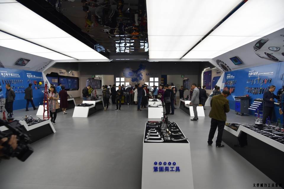 “精诚合作，共创辉煌”j9九游会平台工具第六届全国优秀经销商大会圆满落幕(图38)